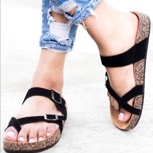 Shoes - RESTOCK ⭐️Black Sandals - Shoe